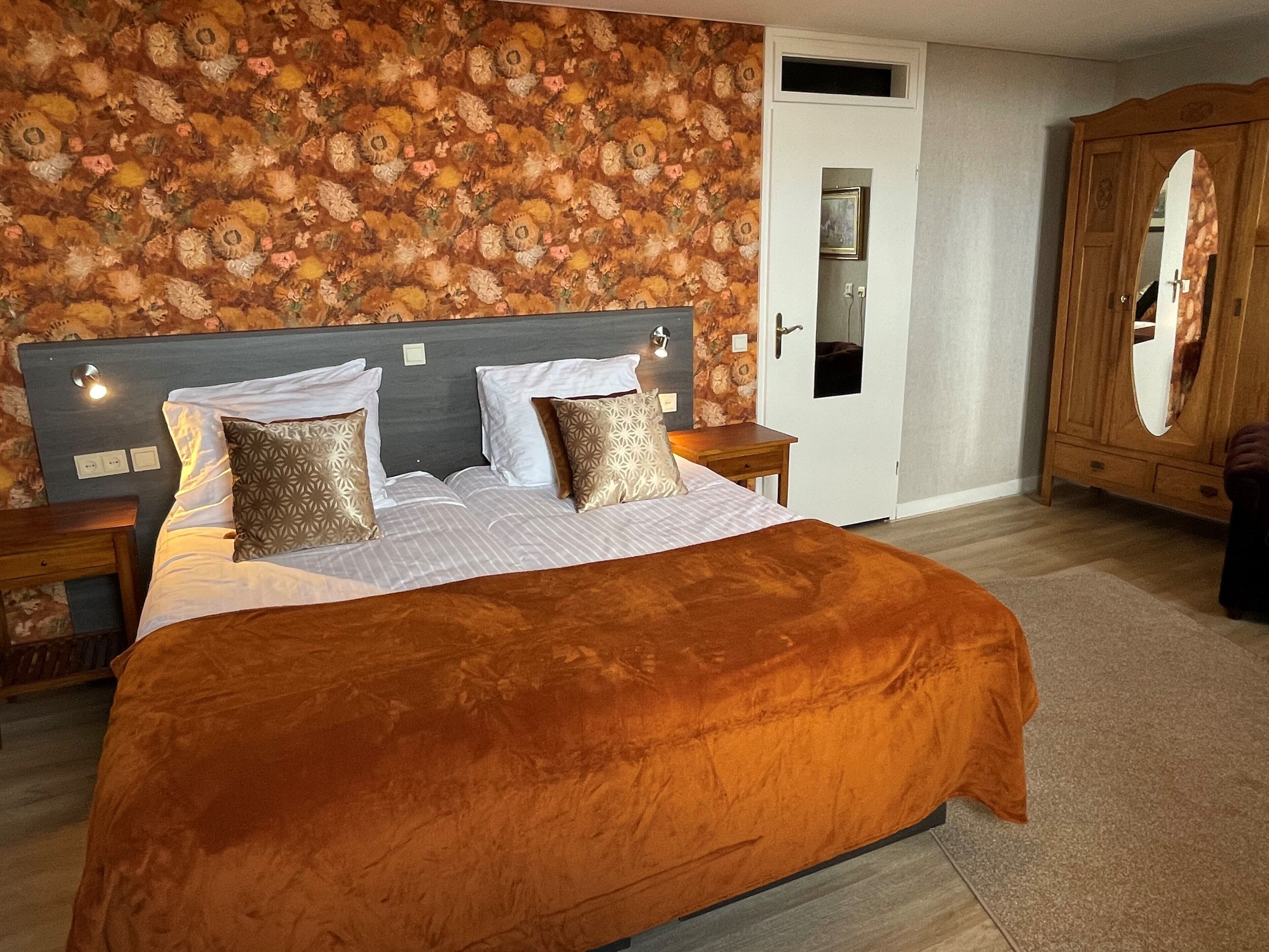 deluxe twin room | 1 bedroom, iron/ironing board, cots/infant beds, rollaway beds