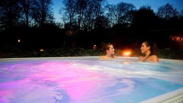 Behandlungsräume für Paare, Sauna, Whirlpool, Dampfbad