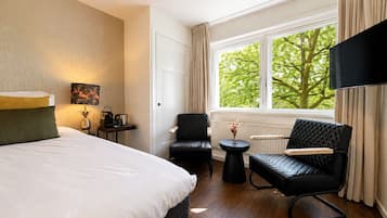 Habitación estándar | Ropa de cama de alta calidad y escritorio