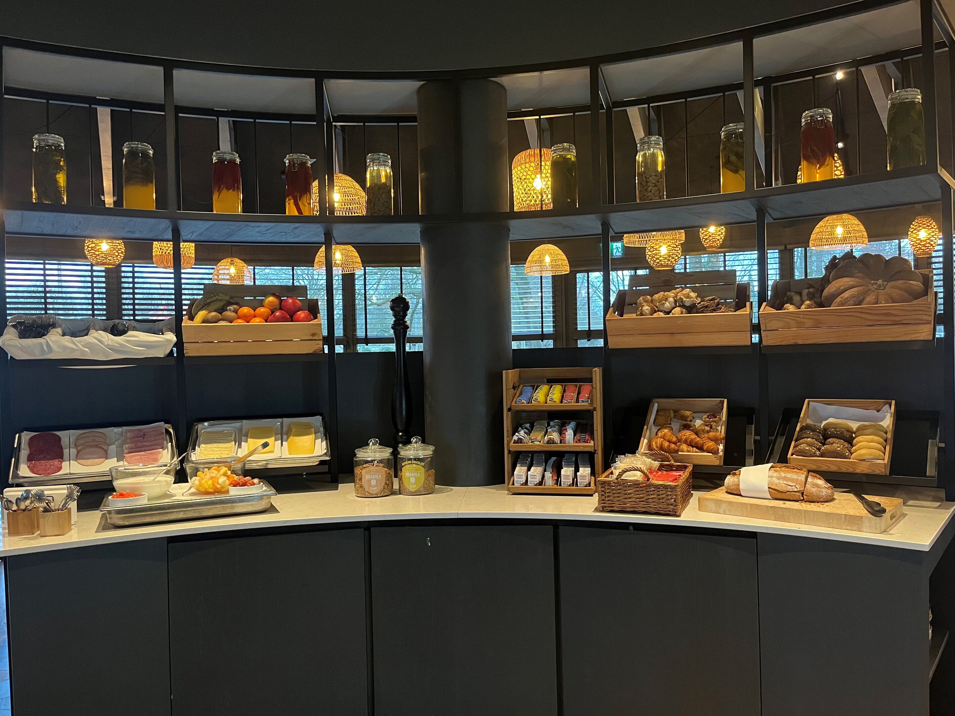 每日供应自助式早餐（每人 EUR 17.50）