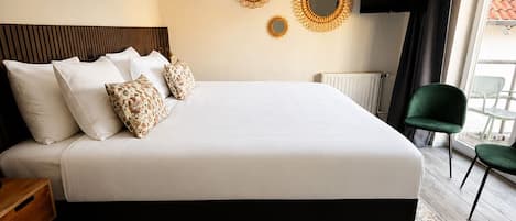 Ropa de cama de alta calidad y escritorio