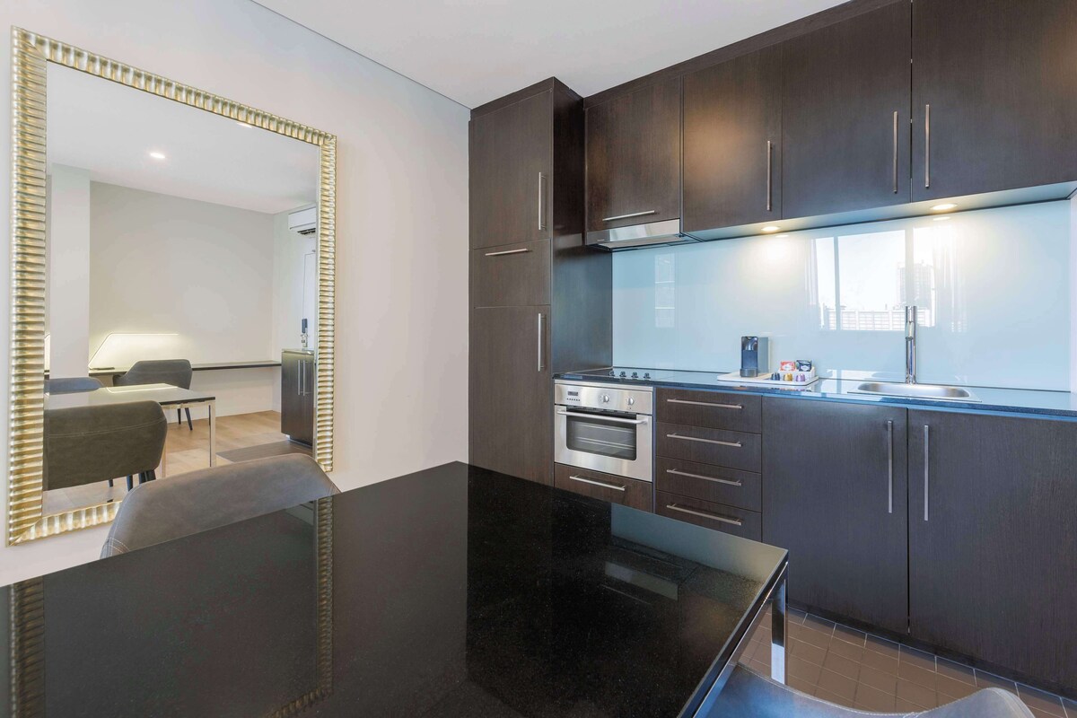 Oaks Melbourne on Collins Suites