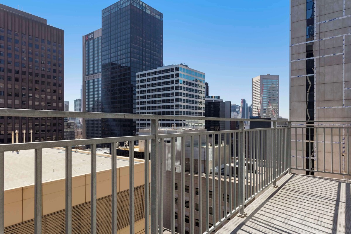 Oaks Melbourne on Collins Suites