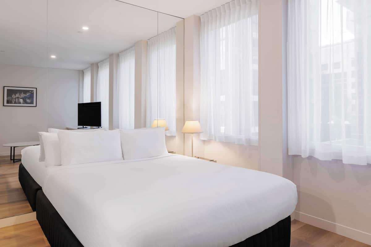 1 slaapkamer, luxe beddengoed, een bureau, verduisterende gordijnen