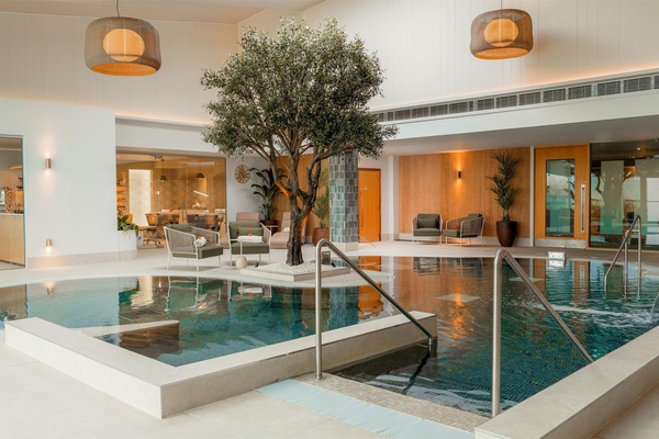 Couples treatment rooms, sauna, hot tub, steam room, body treatments