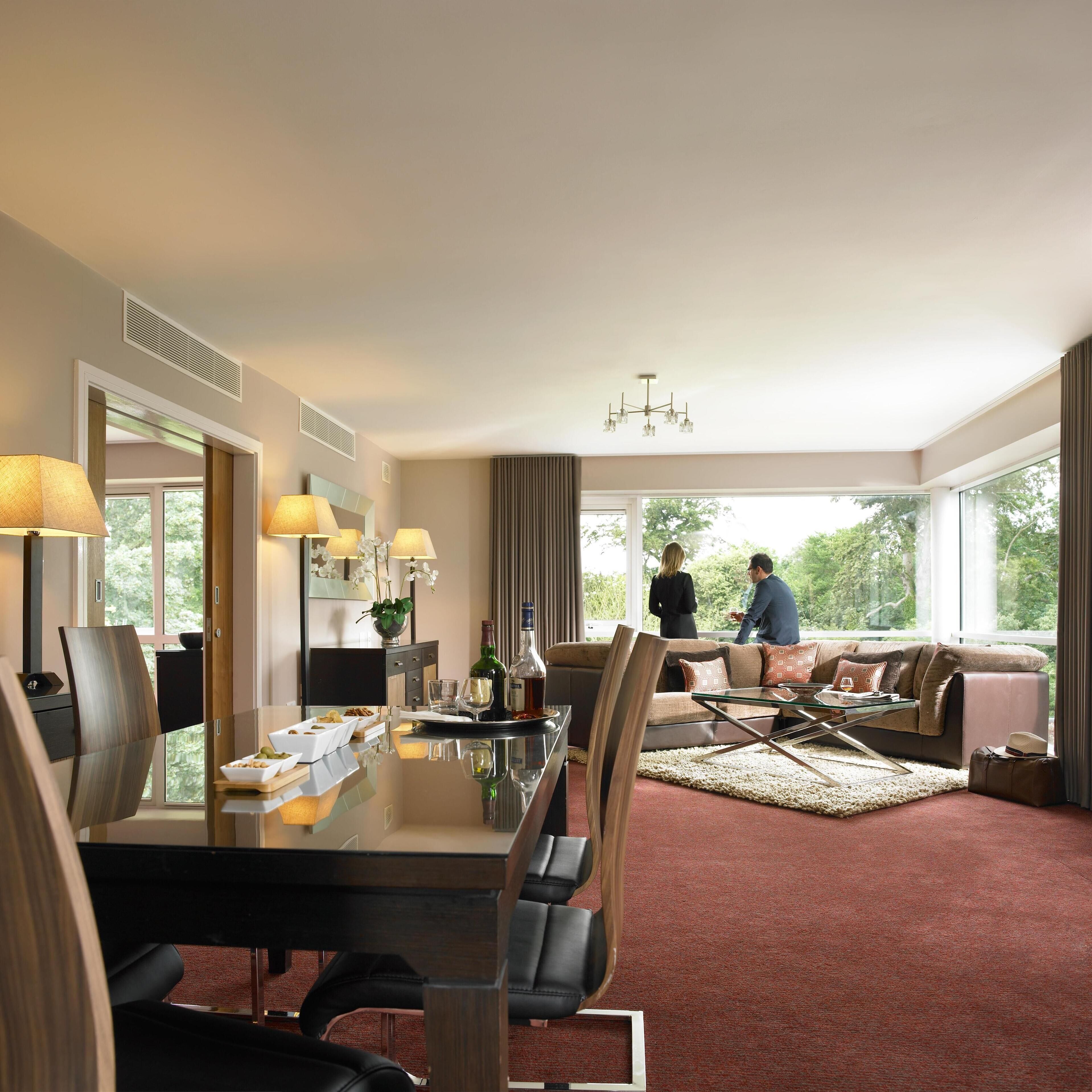 Safe på rommet, skrivebord, strykejern/-brett og wi-fi (inkludert)