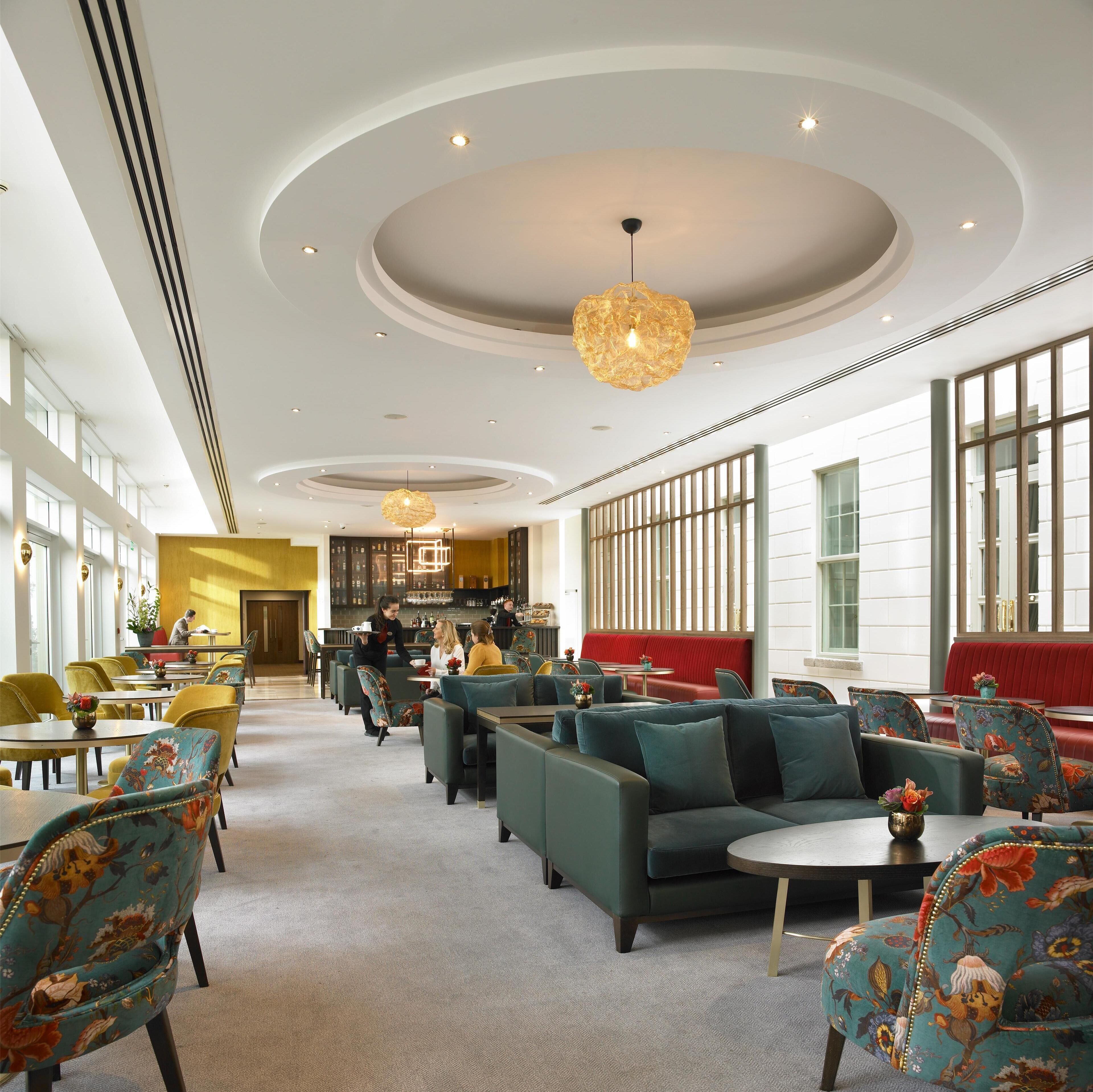 serves lunch and brunch