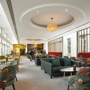 Serves lunch and brunch