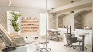 Couples treatment room(s), sauna, hot tub, steam room, body treatments