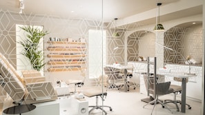 Couples treatment room(s), sauna, hot tub, steam room, body treatments