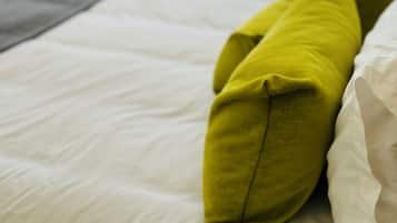Minibar, coffres-forts dans les chambres, bureau, rideaux occultants