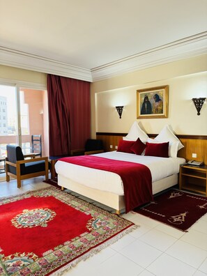 Junior Suite, City View | Minibar, in-room safe, desk, blackout drapes - Hotel Idou Tiznit (Tiznit)