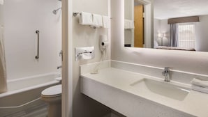 A modern bathroom with a bathtub, toilet, and sink. - Quality Inn Emporia (Emporia)