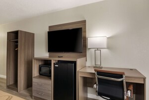 Quarto standard, 1 cama King, para não fumantes | Escrivaninha, espaço de trabalho para notebook