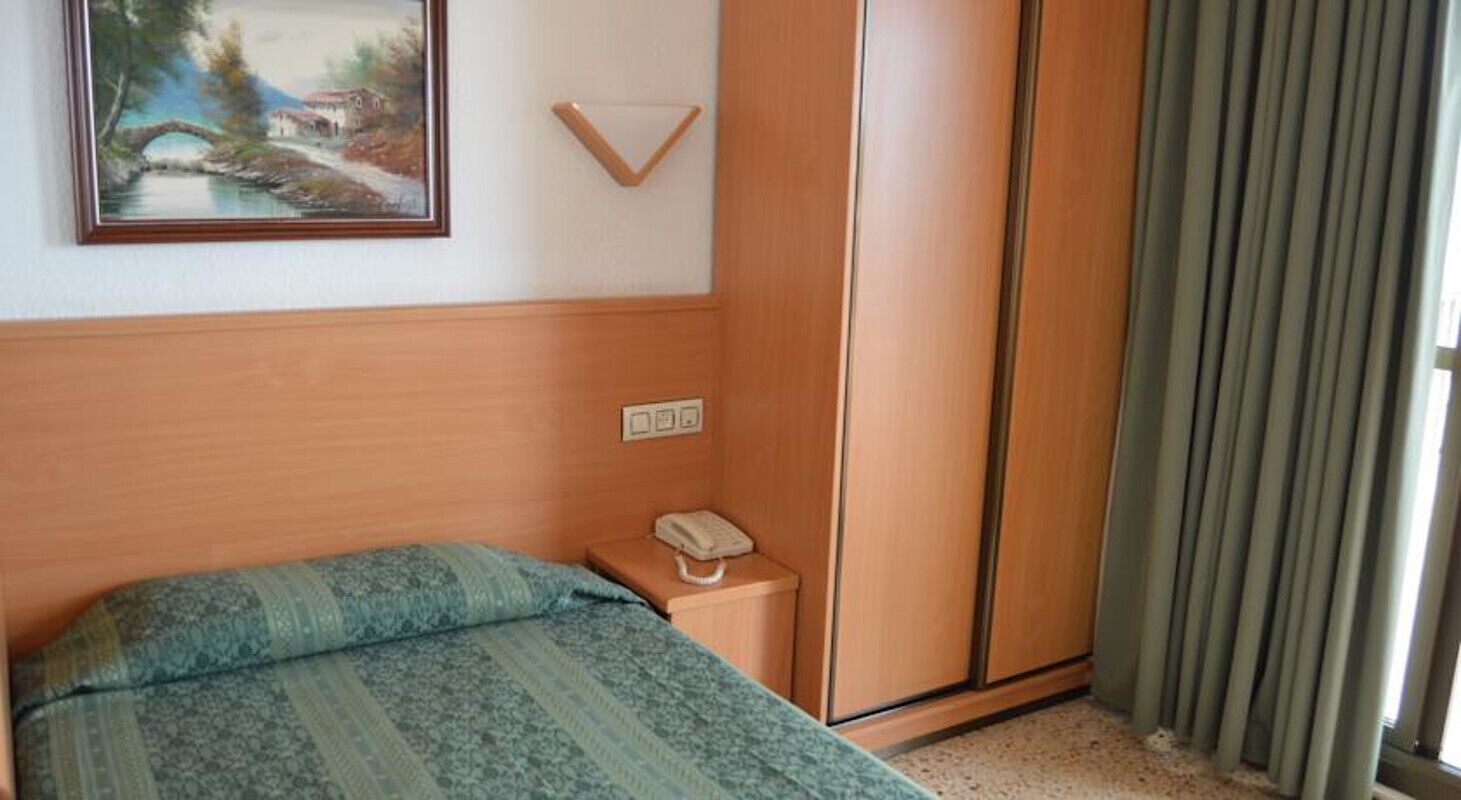 Coffres-forts dans les chambres, bureau, Wi-Fi gratuit, draps fournis