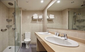 Douche, serviettes fournies