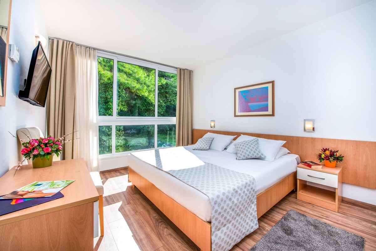 Standard Double or Twin Room | Desk, blackout curtains, free cots/infant beds, rollaway beds