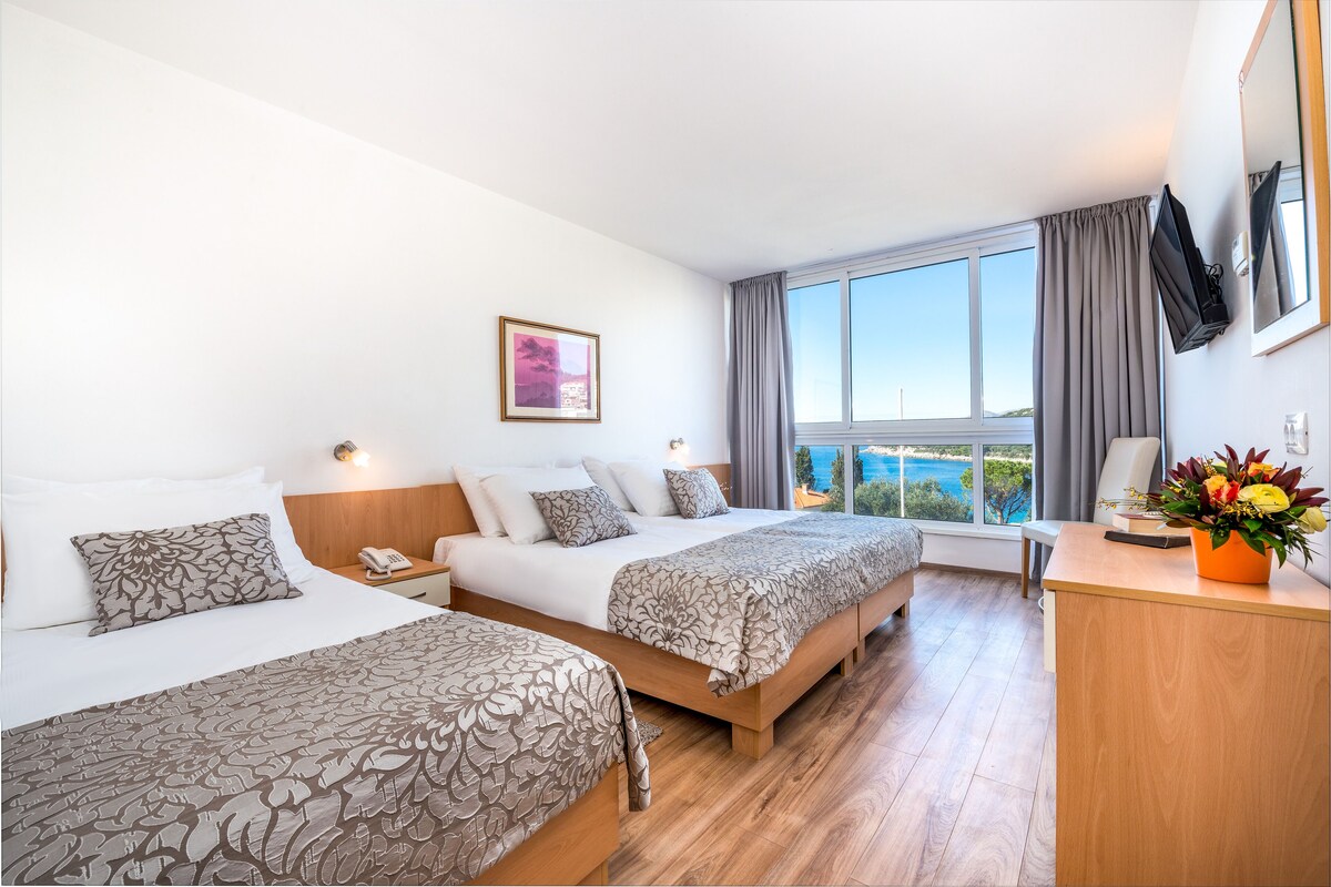Standard Triple Room, Sea View | Desk, blackout curtains, free cots/infant beds, rollaway beds