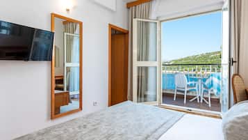 Chambre Triple Standard, vue mer | Minibar, bureau, lits bébé (gratuits), Wi-Fi gratuit