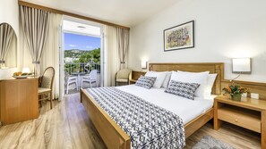 Chambre Triple Standard, vue mer | Minibar, bureau, lits bébé (gratuits), Wi-Fi gratuit