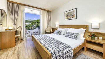 Standard Triple Room, Sea View | Minibar, desk, free cribs/infant beds, free WiFi