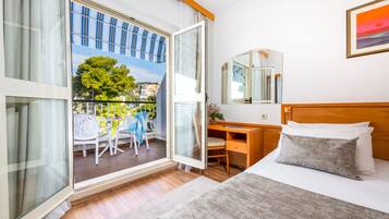 Minibar, bureau, Wi-Fi gratuit, draps fournis