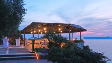 Petit déjeuner, déjeuner et dßner servis sur place