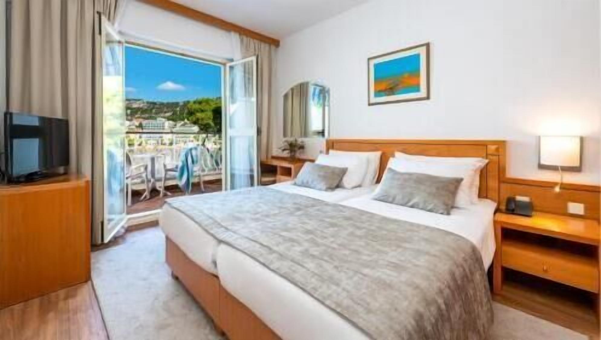 Minibar, desk, free cribs/infant beds, free WiFi