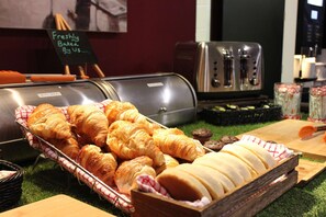 Komplett frukost varje dag (GBP 10.25 per person)