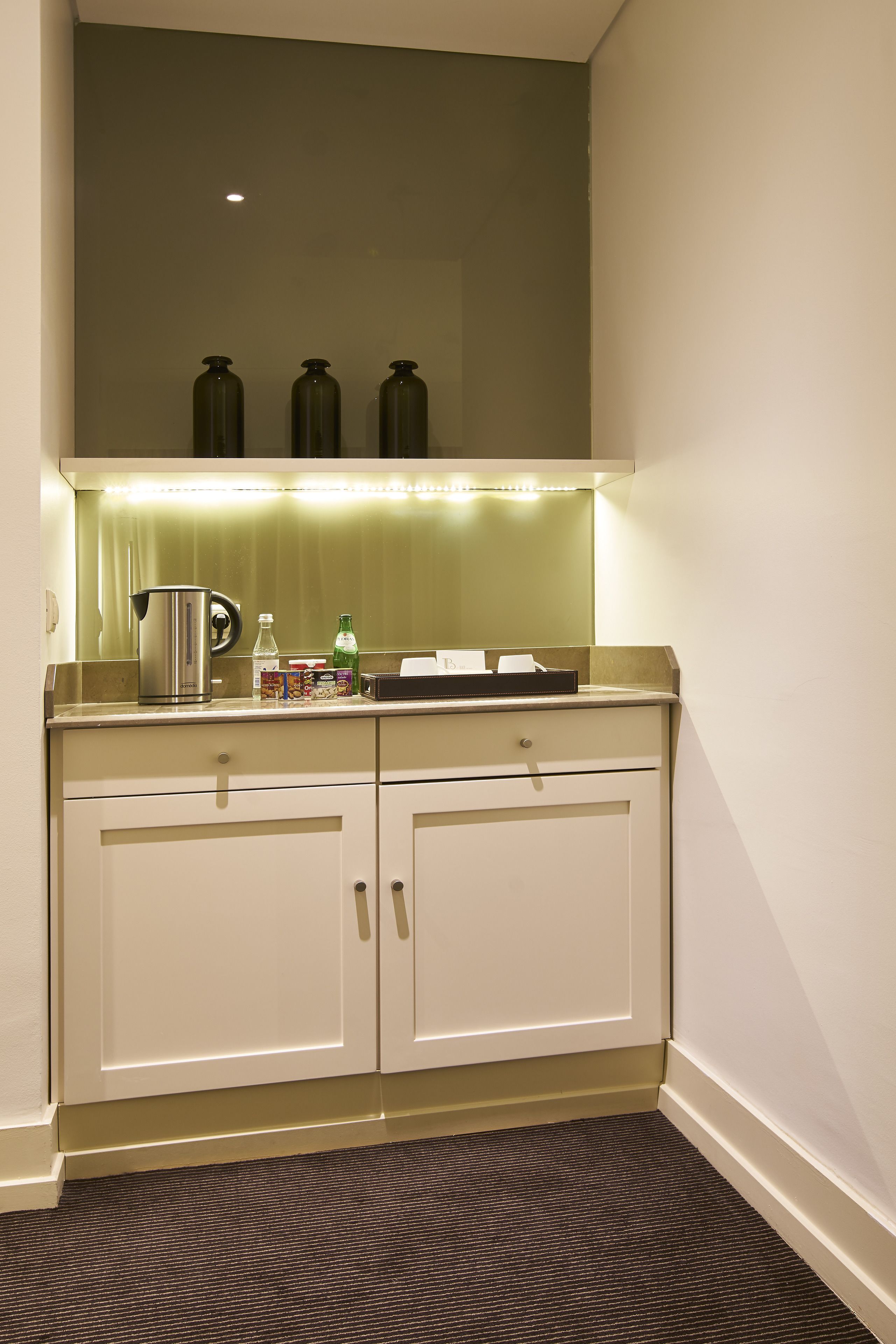 classic room | 1 bedroom, minibar, in-room safe, desk