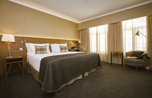 Hypo-allergenic bedding, minibar, in-room safe, desk - PortoBay Marquês (Lisbon)