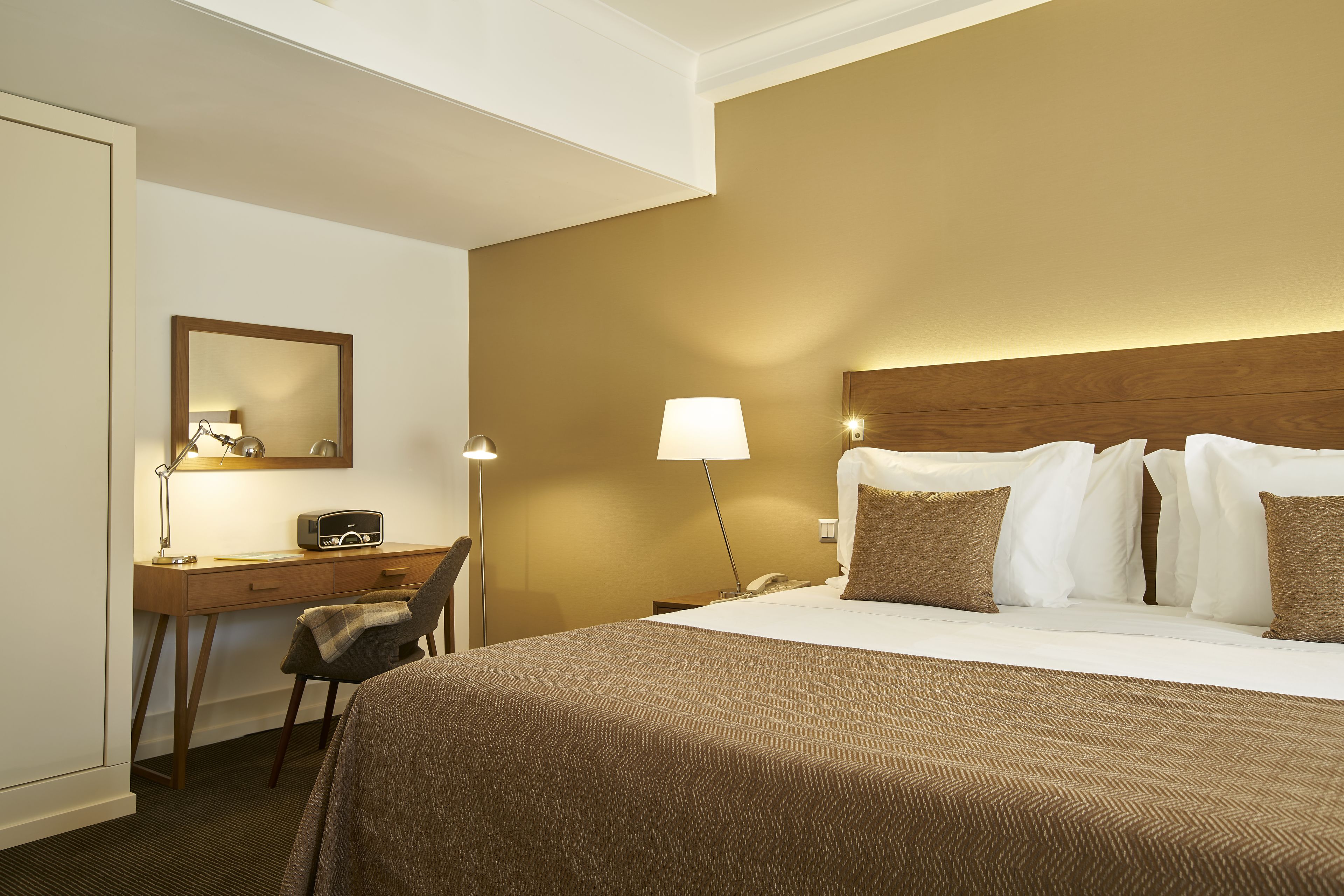 junior suite | 1 bedroom, minibar, in-room safe, desk