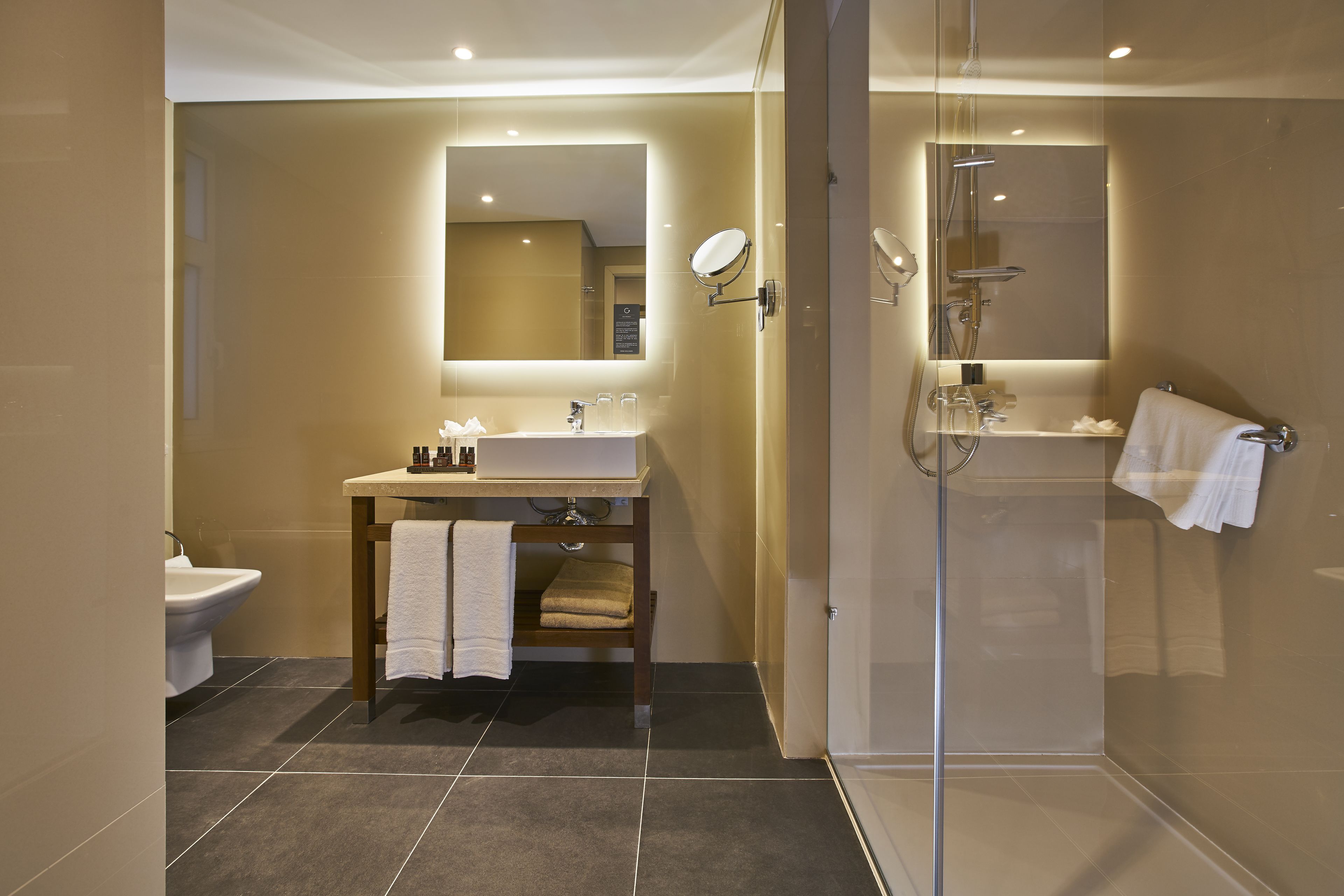 classic room | bathroom | free toiletries, hair dryer, bathrobes, bidet