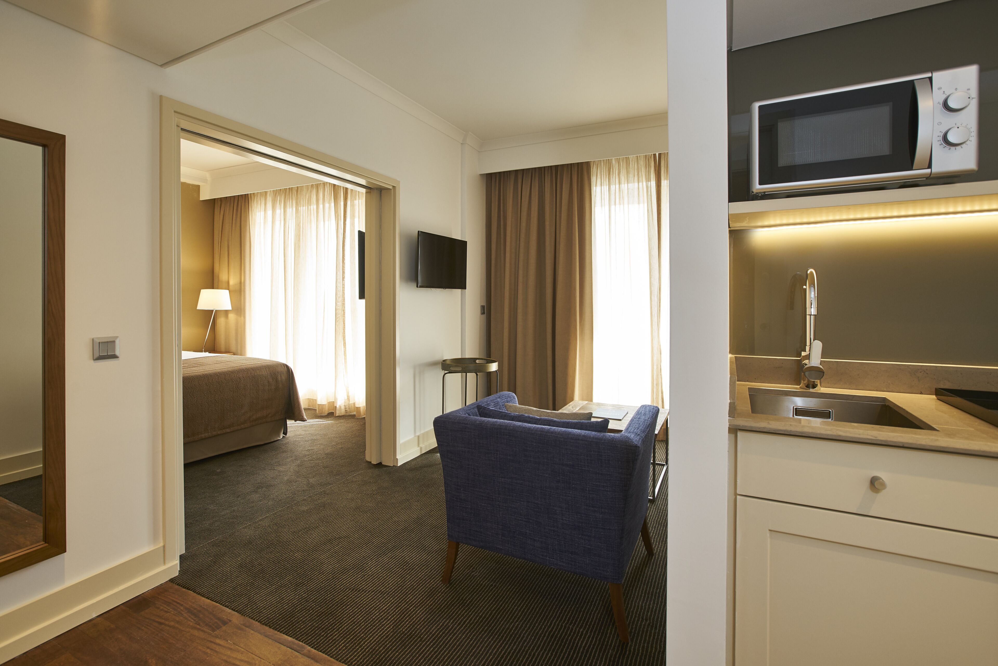 junior suite | living area | tv