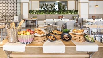 FrĂŒhstĂŒck (7 EUR pro Person)