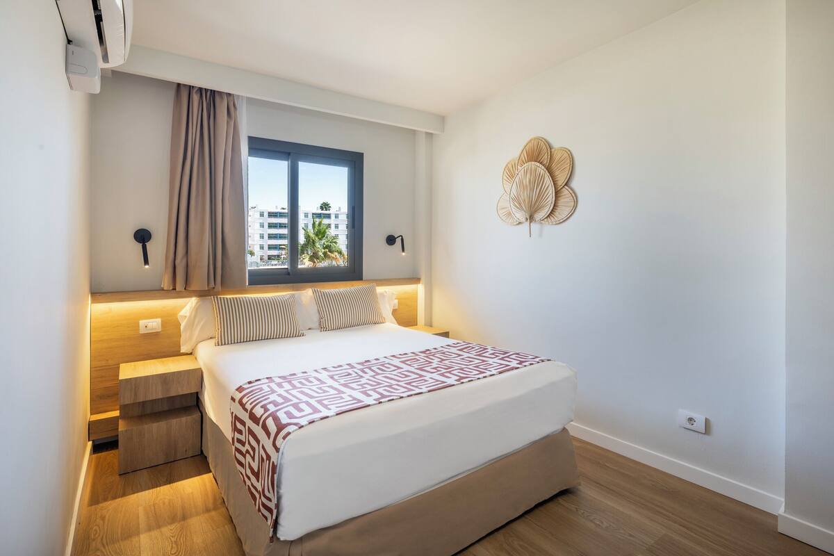 In-room safe, desk, iron/ironing board, free WiFi