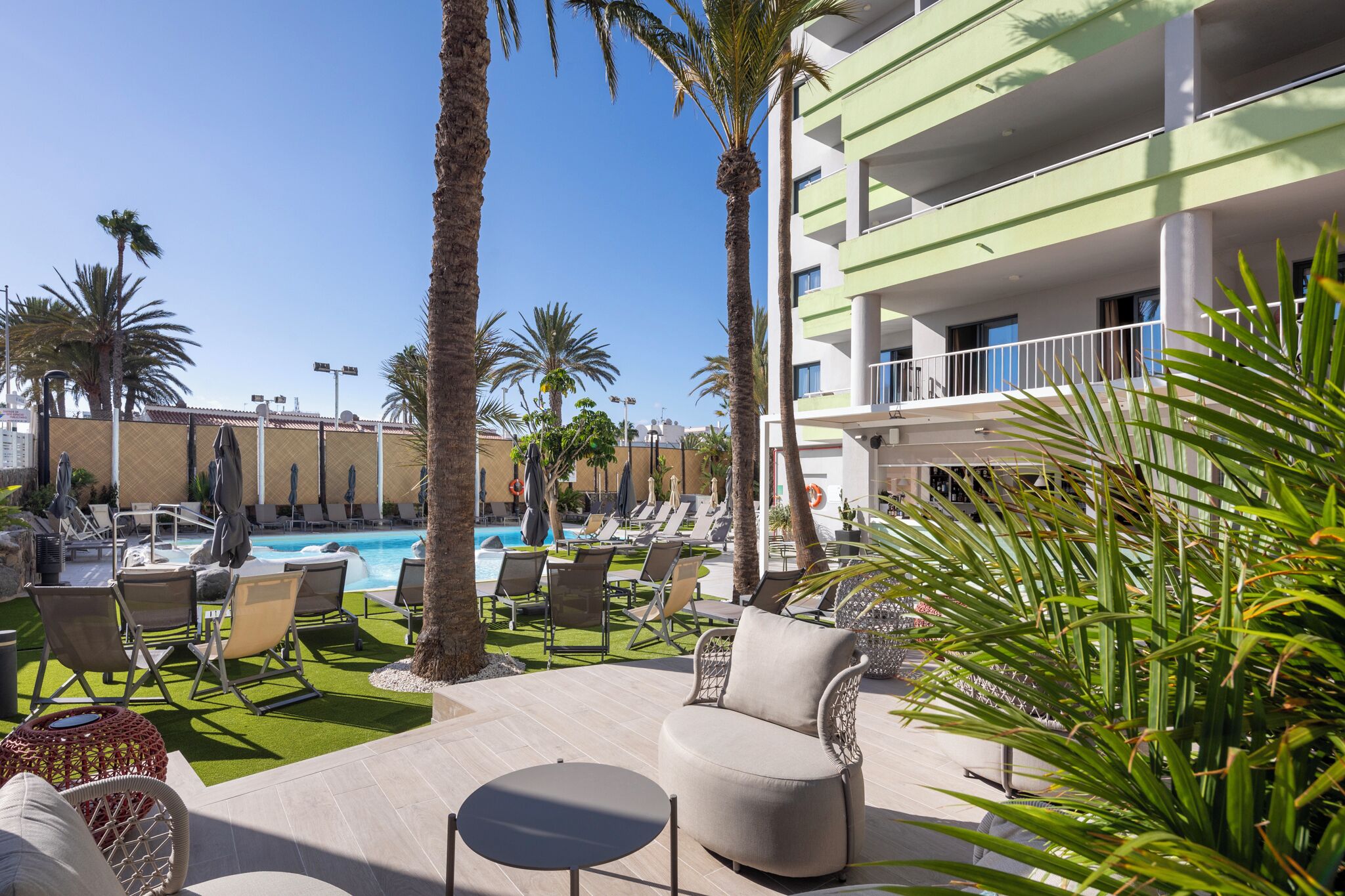 outdoor pool, open 10 am to 6 pm, pool loungers