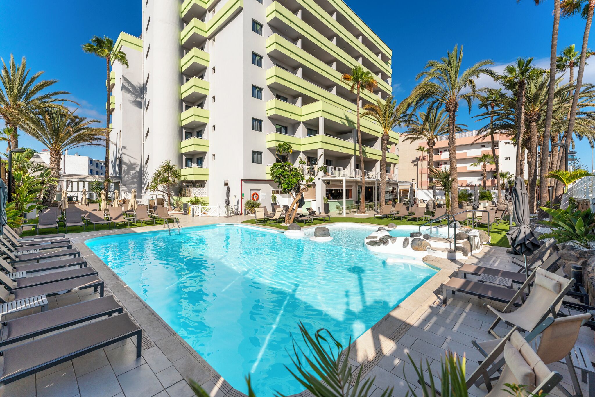 outdoor pool, open 10 am to 6 pm, pool loungers