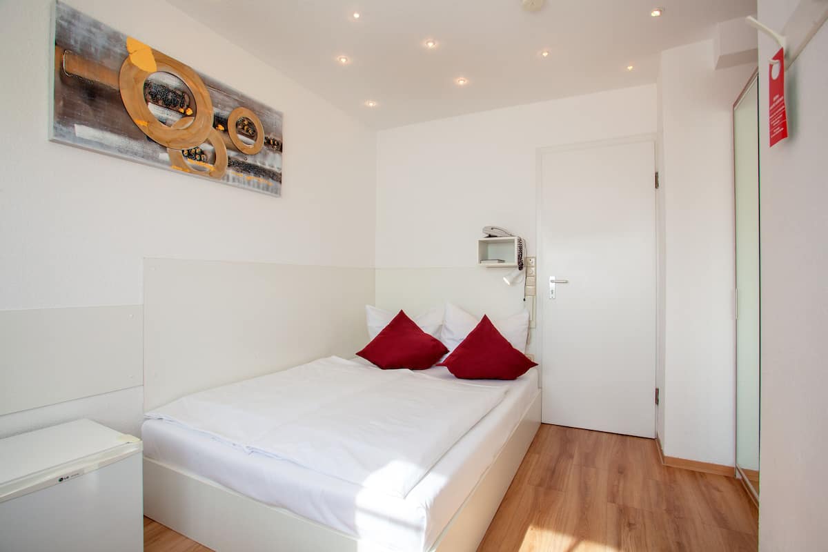 Micro Double Room | Minibar, desk, free WiFi, bed sheets