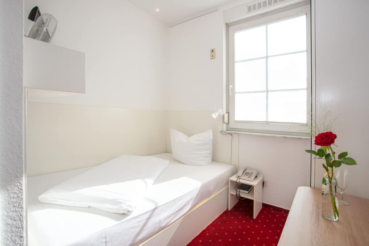 Micro Single Room | Minibar, desk, free WiFi, bed sheets