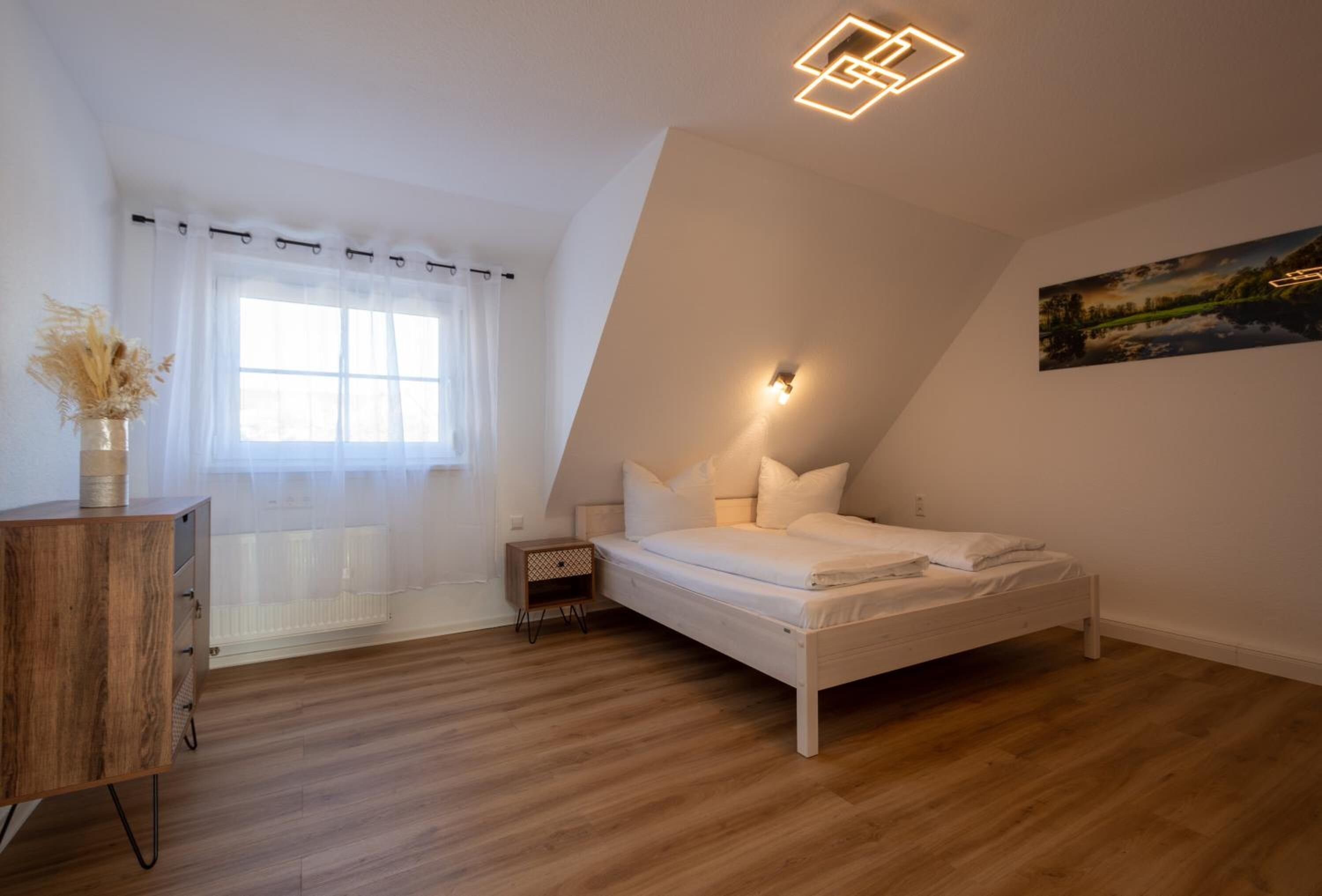 Minibar, desk, free WiFi, bed sheets