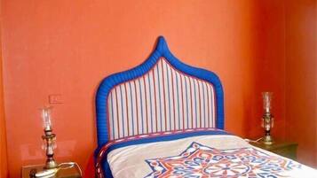 Ropa de cama de alta calidad, escritorio y cortinas blackout