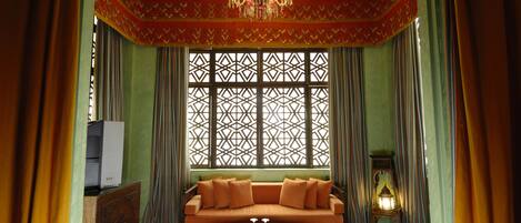 Premium bedding, desk, blackout drapes, free internet