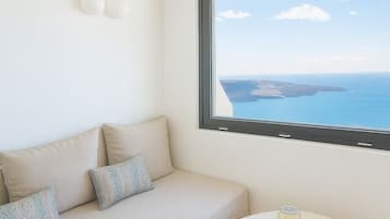 1 Sunset Suite with Sea View | Tallelokero huoneessa, yksilöllisesti sisustettu