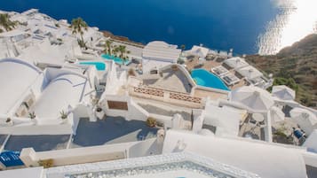 Outdoor pool, sun loungers