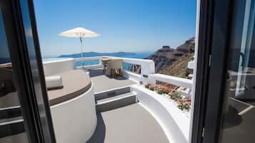 5 Deluxe Cliff Suite (Private Observation Deck Outdoor Massage Pool) | Vista do quarto