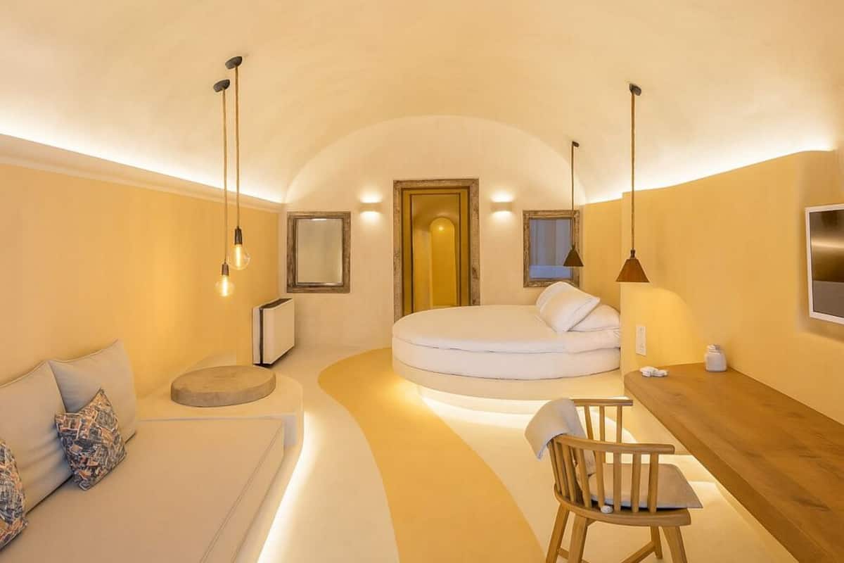 4 Deluxe Cliff Cave Suite (Indoor Massage Pool) | 1 bedroom, in-room safe, individually decorated, individually furnished