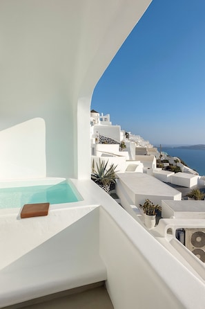 7 Deluxe Private Caldera Sea View Suite (Outdoor Massage Pool) | Näkymä parvekkeelta