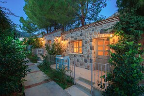 Vista frontal de la propiedad