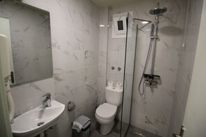 Double Room | Bathroom | Free toiletries, hair dryer, towels - Hotel Sea Bird (Corfu)